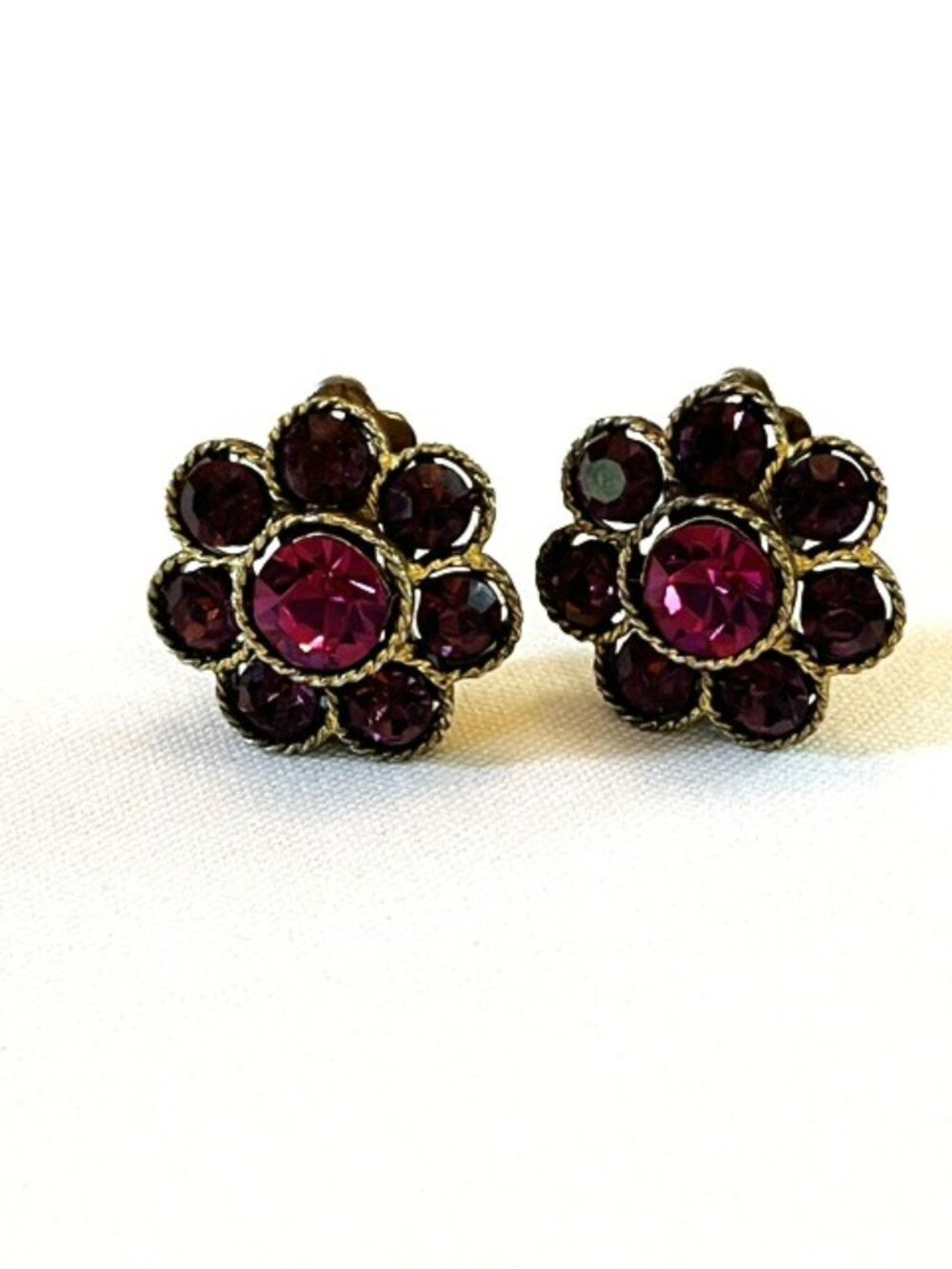 LISNER | Dark Pink Fuchsia Clip On Earrings Flowers 50s 60s- Vintage